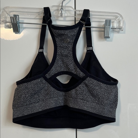 New Balance Strappy Women's Sports Bra, Size M - Picture 4 of 6